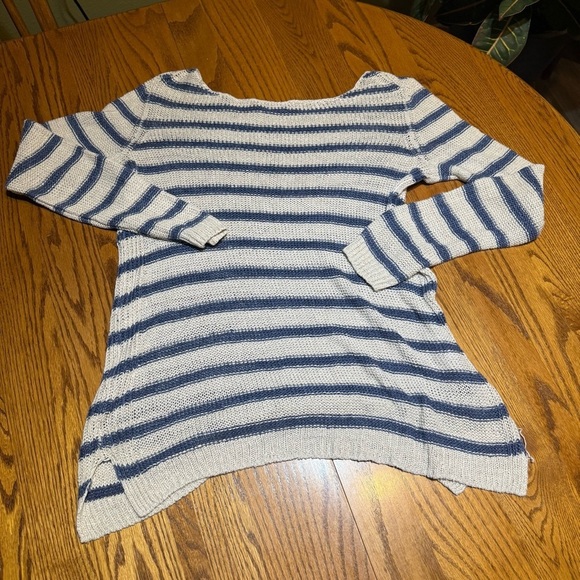 Vince Striped Blue and White Women's Sweater Size Small - Picture 5 of 5